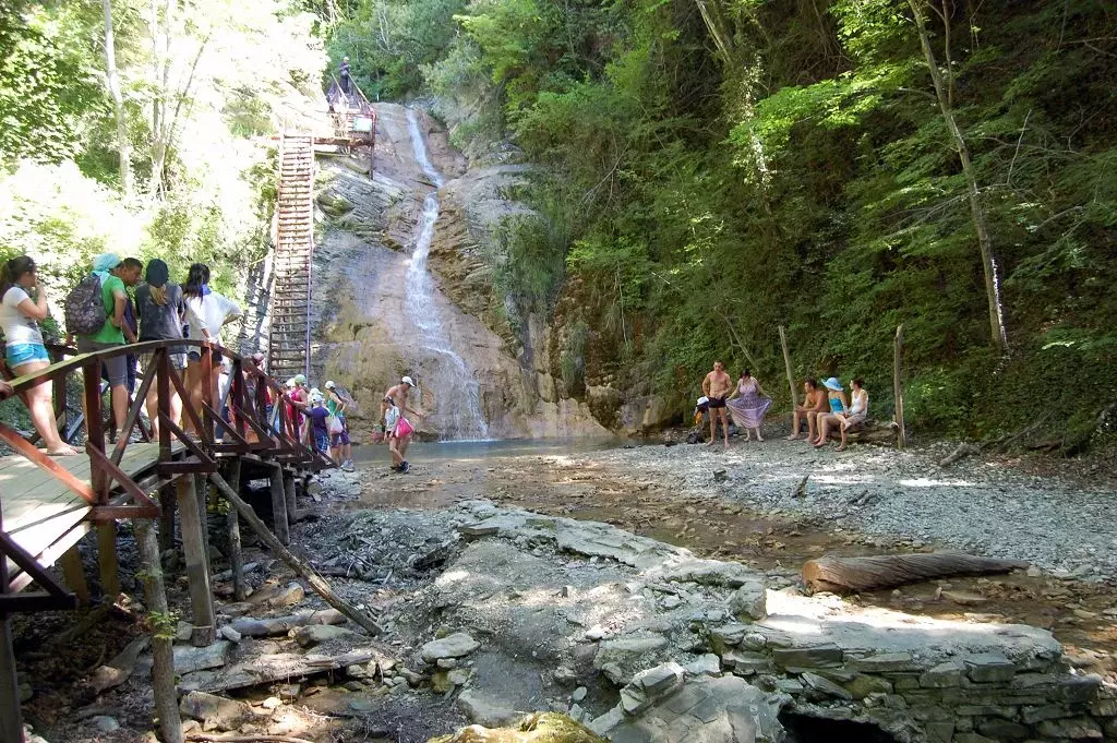 Гебеусские водопады: обзор достопримечательности